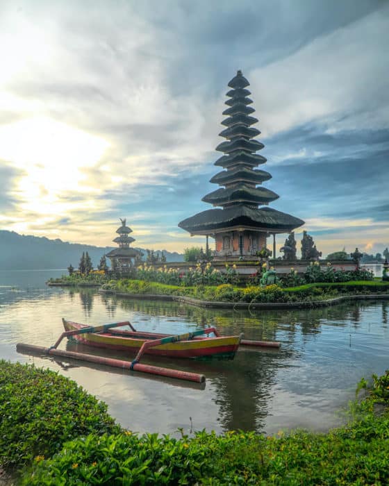 Discover how much money you need to travel in this detailed guide