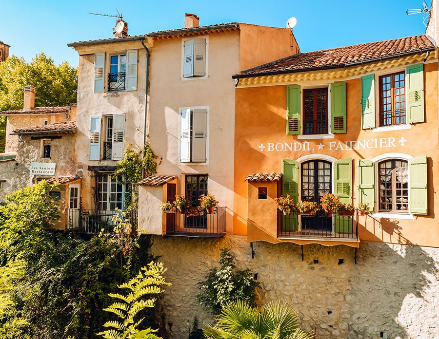 Pretty scenes around Moustiers-Sainte-Marie