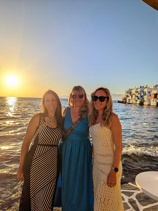 Meeting other solo female travellers in Mykonos