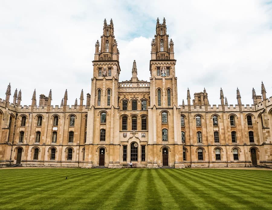 Visit the historic city of Oxford on your Cotswolds tour from London